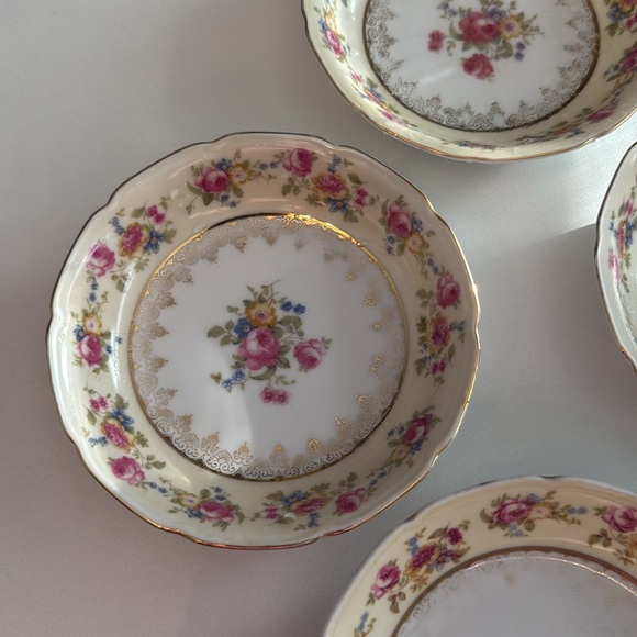 Vintage Gold Castle Japan Floral China Bowls Set of 4 - Cream and Pink - Picture 3 of 10